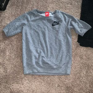 Nike short quarter sleeve sweatshirt
